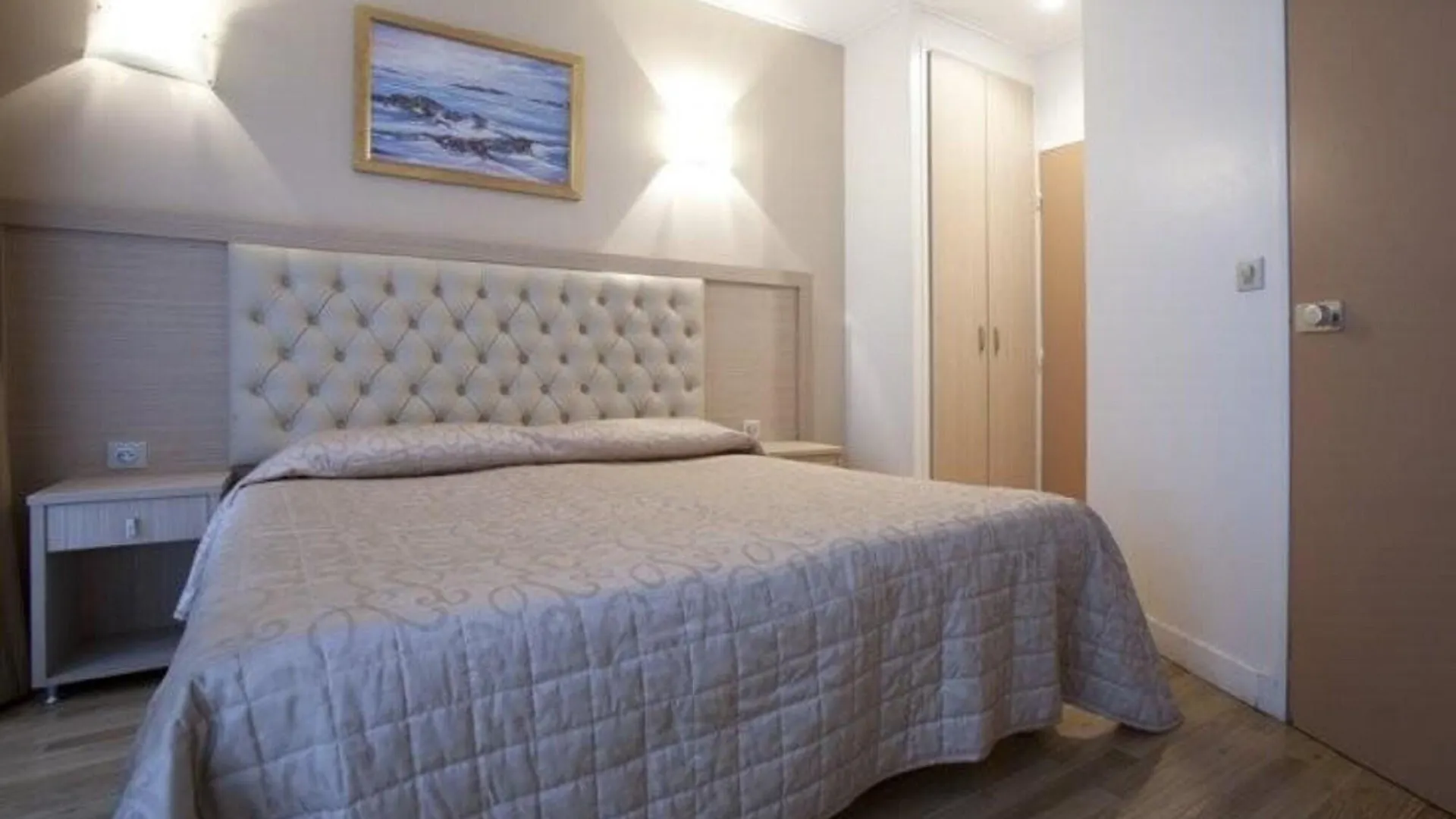 Hotel Lebron Paris 3*,