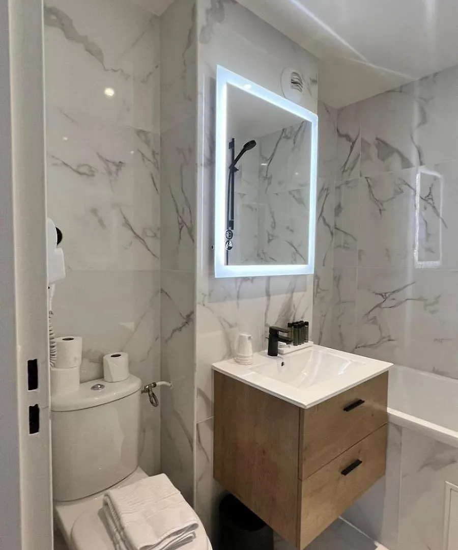 Hotel Lebron Paris 3*,