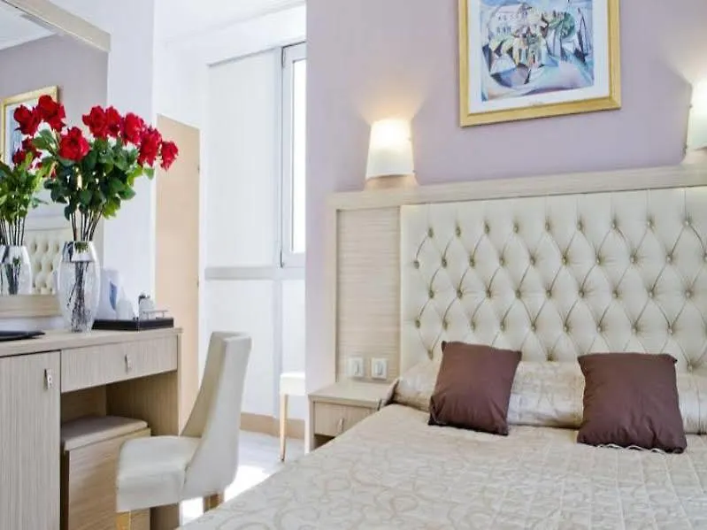 Hotel Lebron Paris 3*,  France