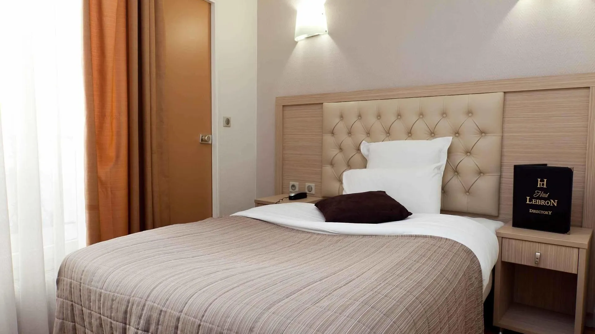 ***  Hotel Lebron Paris France